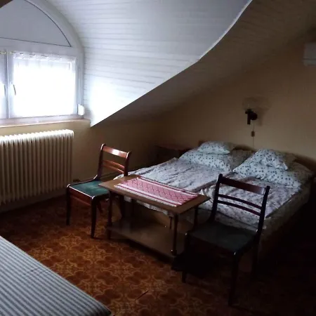 In Balatonmariafuerdo 19249 * 巴拉顿凯赖斯图尔